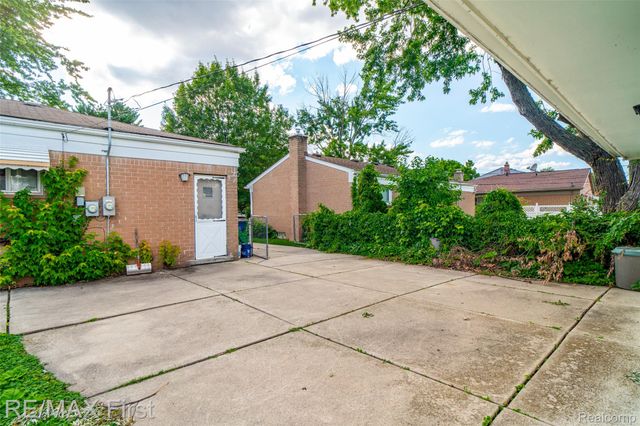 30144 Roan Drive, Warren, MI 48093