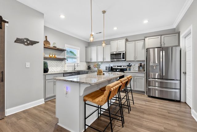 569 Bowden Dr, Clarksville, TN 37043