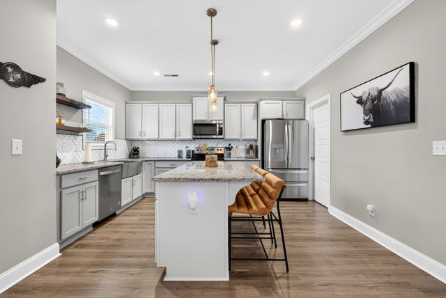 569 Bowden Dr, Clarksville, TN 37043