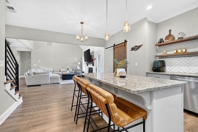 569 Bowden Dr, Clarksville, TN 37043