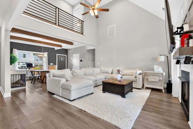 569 Bowden Dr, Clarksville, TN 37043