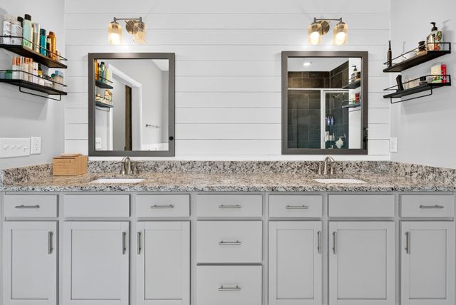 569 Bowden Dr, Clarksville, TN 37043