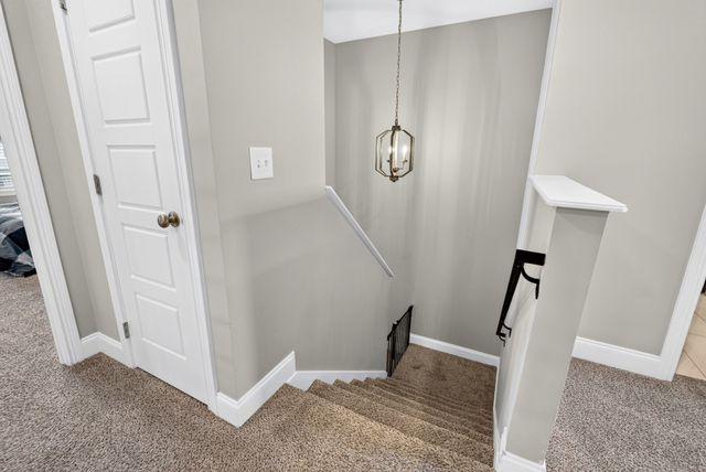 569 Bowden Dr, Clarksville, TN 37043