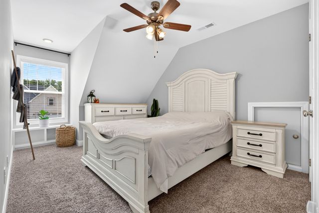 569 Bowden Dr, Clarksville, TN 37043