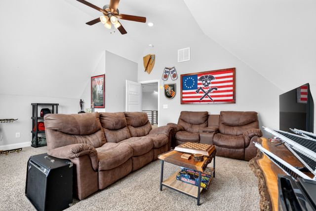569 Bowden Dr, Clarksville, TN 37043