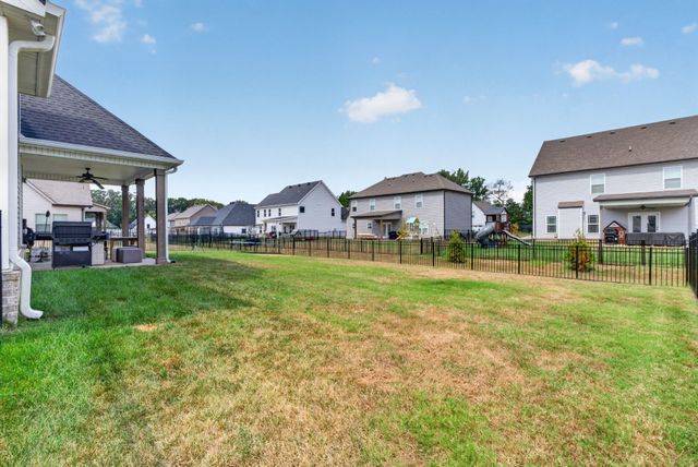569 Bowden Dr, Clarksville, TN 37043