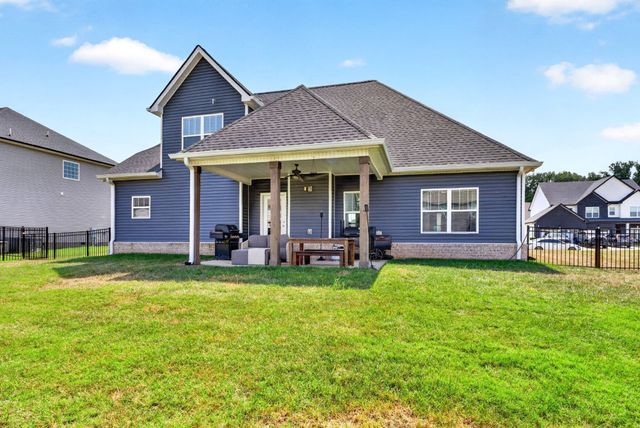 569 Bowden Dr, Clarksville, TN 37043