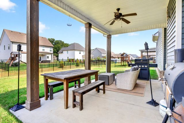 569 Bowden Dr, Clarksville, TN 37043