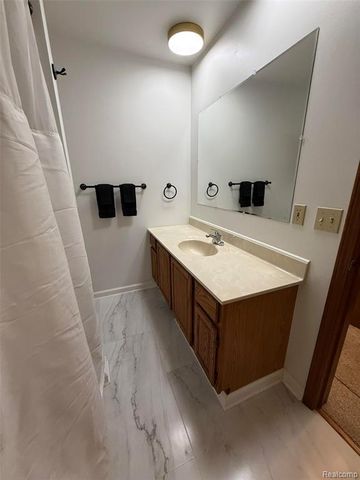 45440 Wakefield Street, Shelby Twp, MI 48317