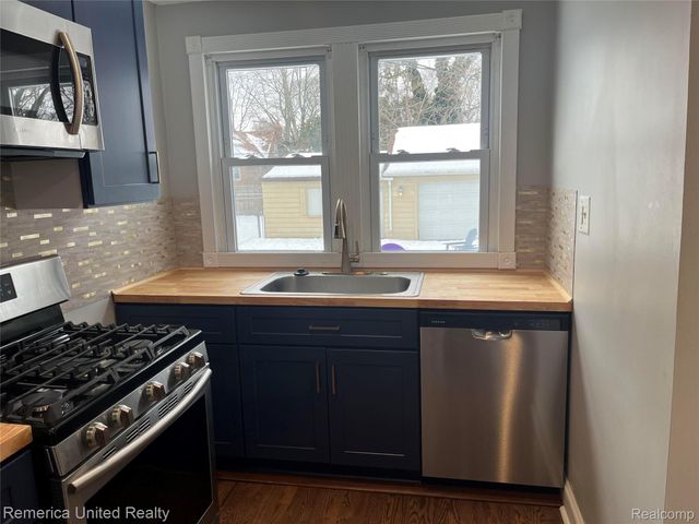 11025 Berwick Street, Livonia, MI 48150