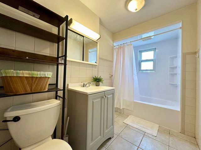 58 Franklin St 1, Braintree, MA 02184