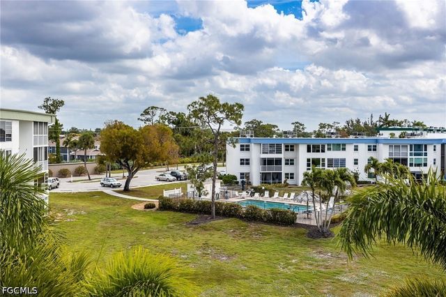 1580 Pine Valley DR 415, Fort Myers, FL 33907