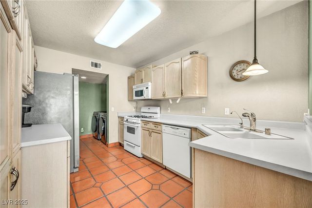 7963 Cina Avenue, Las Vegas, NV 89147