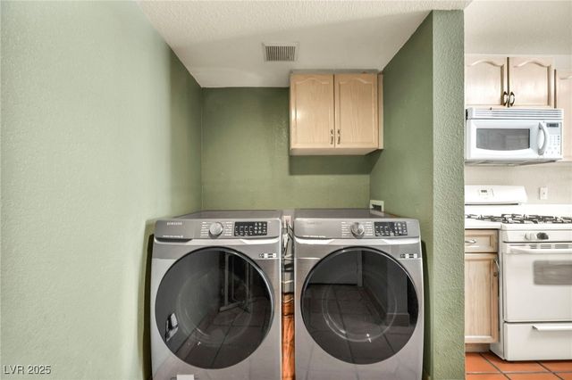 7963 Cina Avenue, Las Vegas, NV 89147