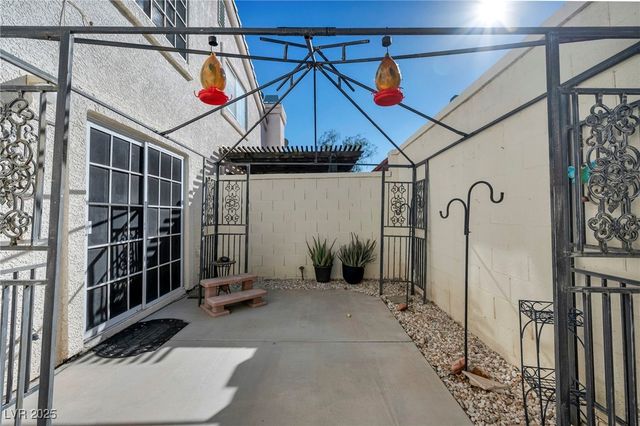 7963 Cina Avenue, Las Vegas, NV 89147