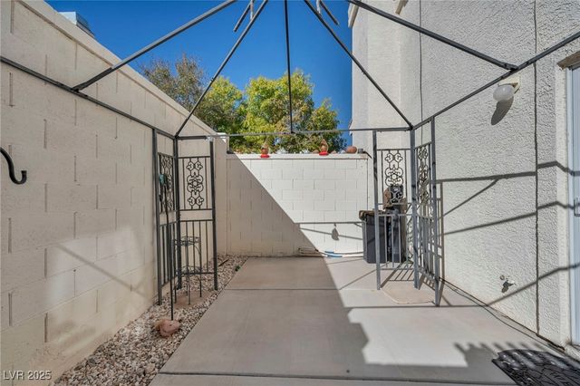 7963 Cina Avenue, Las Vegas, NV 89147