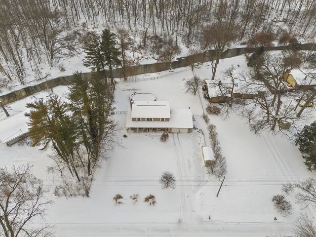 70820 Sunrise Drive, Edwardsburg, MI 49112