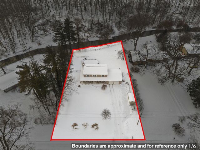 70820 Sunrise Drive, Edwardsburg, MI 49112