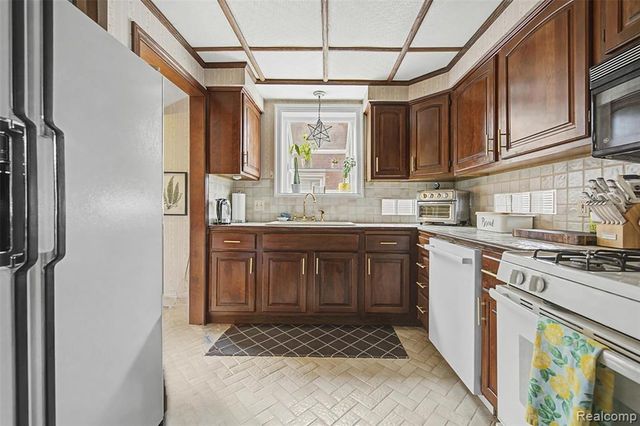 14904 Anne Avenue, Allen Park, MI 48101