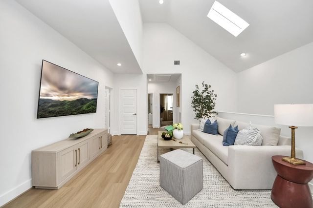 2202 Via Cami, Houston, TX 77051