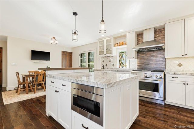 8 Club Way, Hartsdale, NY 10530