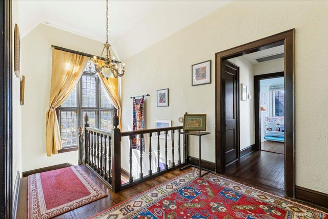 8 Club Way, Hartsdale, NY 10530