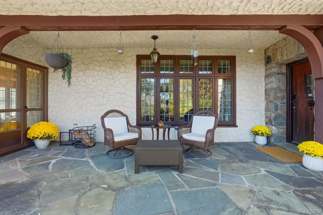 8 Club Way, Hartsdale, NY 10530