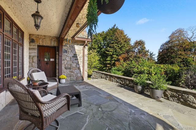 8 Club Way, Hartsdale, NY 10530