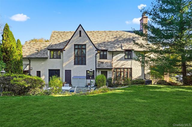 8 Club Way, Hartsdale, NY 10530