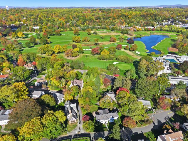 8 Club Way, Hartsdale, NY 10530