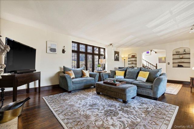 8 Club Way, Hartsdale, NY 10530