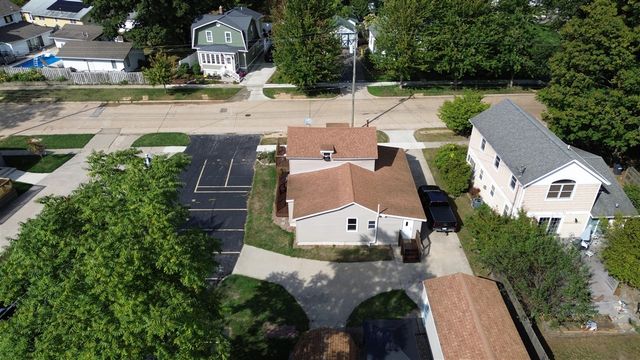 222 Oak Street, South Haven, MI 49090