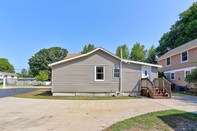 222 Oak Street, South Haven, MI 49090