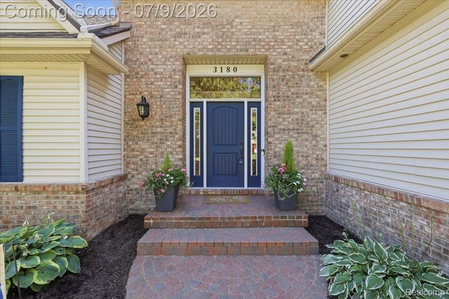 3180 Viking Drive, Commerce Charter Township, MI 48390