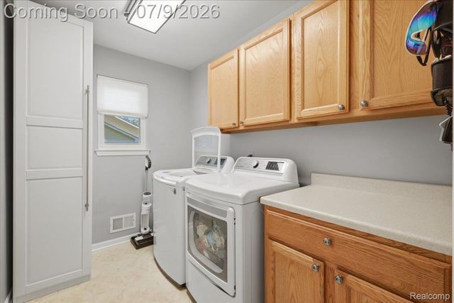 3180 Viking Drive, Commerce Charter Township, MI 48390
