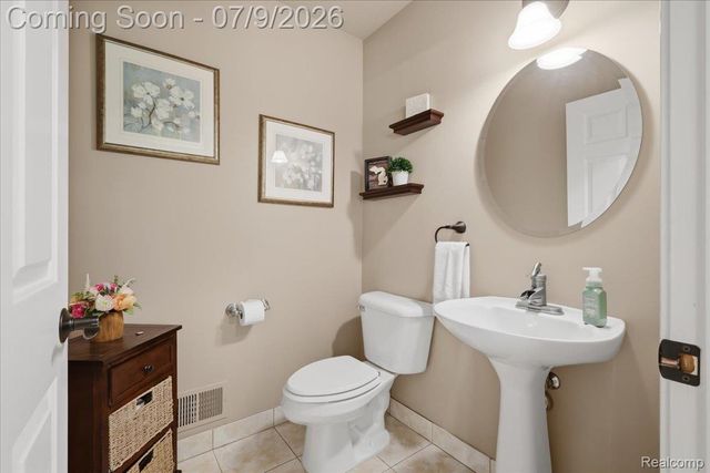3180 Viking Drive, Commerce Charter Township, MI 48390