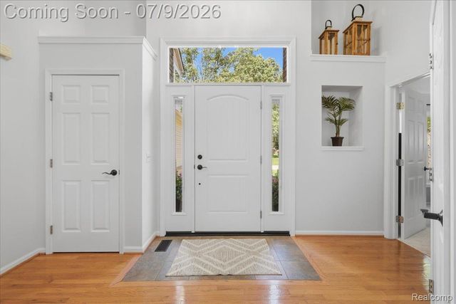 3180 Viking Drive, Commerce Charter Township, MI 48390