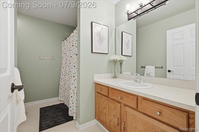 3180 Viking Drive, Commerce Charter Township, MI 48390