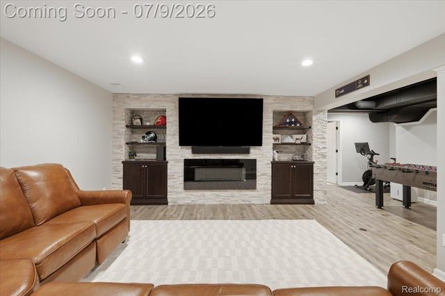 3180 Viking Drive, Commerce Charter Township, MI 48390