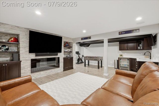3180 Viking Drive, Commerce Charter Township, MI 48390