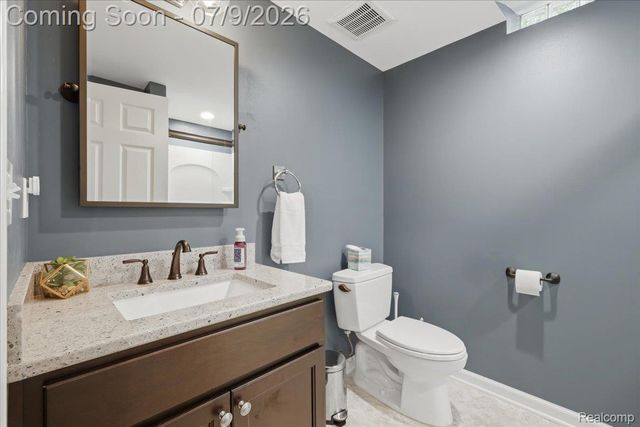 3180 Viking Drive, Commerce Charter Township, MI 48390