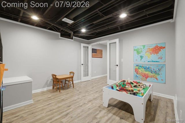 3180 Viking Drive, Commerce Charter Township, MI 48390