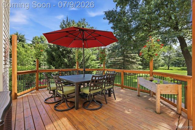 3180 Viking Drive, Commerce Charter Township, MI 48390