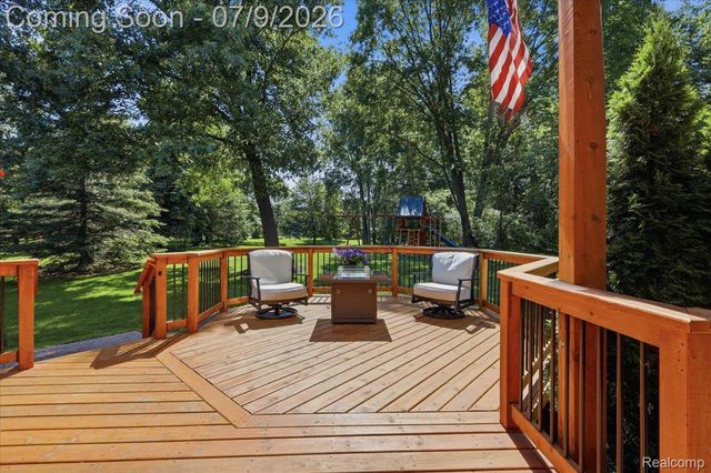 3180 Viking Drive, Commerce Charter Township, MI 48390