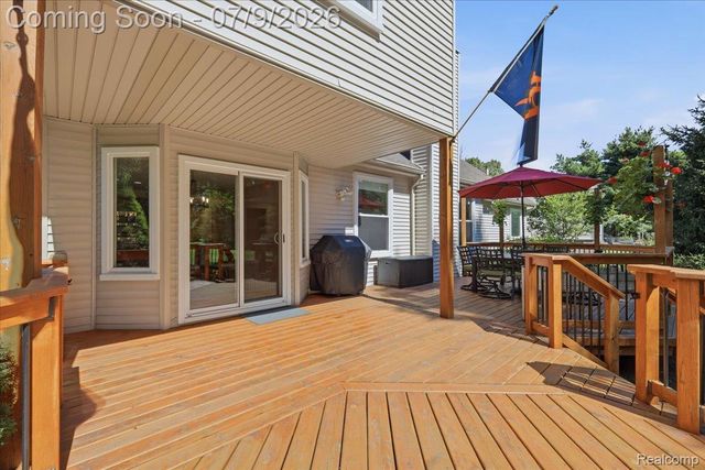 3180 Viking Drive, Commerce Charter Township, MI 48390