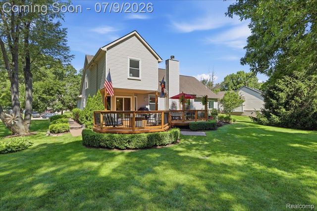 3180 Viking Drive, Commerce Charter Township, MI 48390