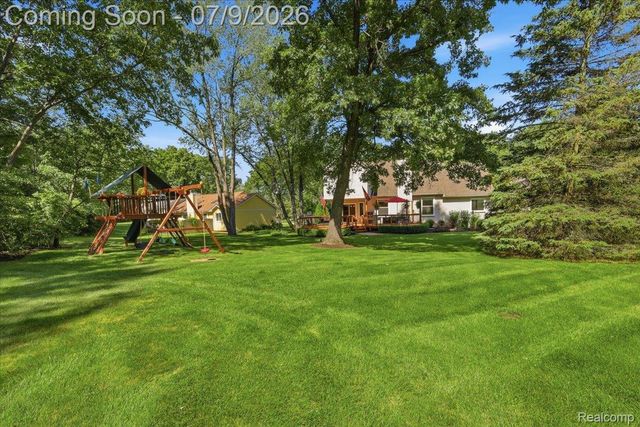 3180 Viking Drive, Commerce Charter Township, MI 48390