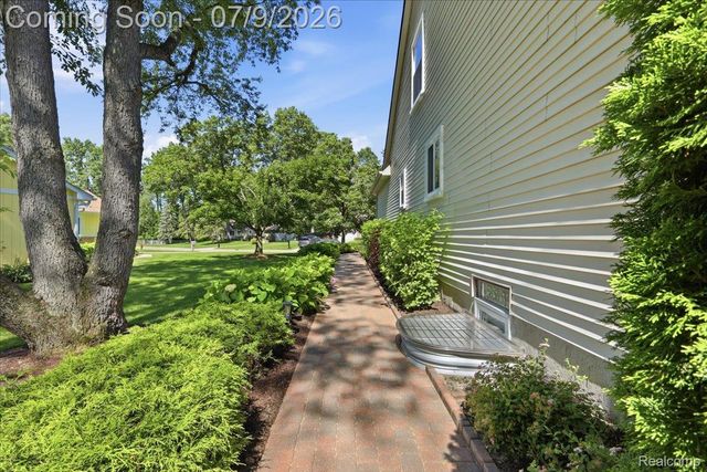 3180 Viking Drive, Commerce Charter Township, MI 48390