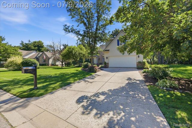 3180 Viking Drive, Commerce Charter Township, MI 48390