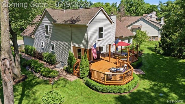 3180 Viking Drive, Commerce Charter Township, MI 48390